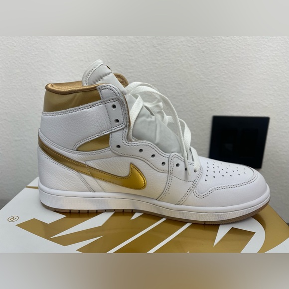 New! Nike Air Jordan 1 Retro High OG Women's "Metallic Gold" Shoe - Picture 6 of 14